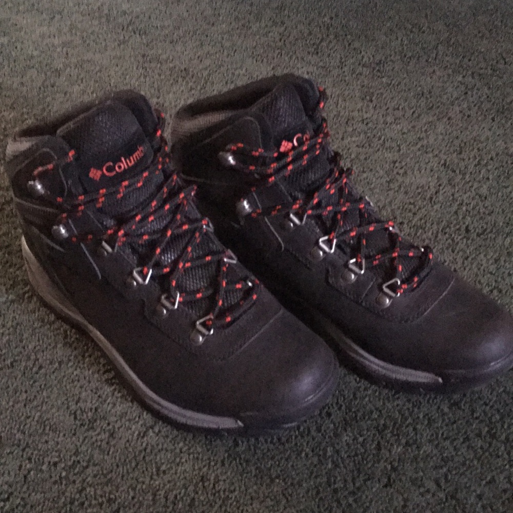 Columbia Newton Ridge Hiking Boots